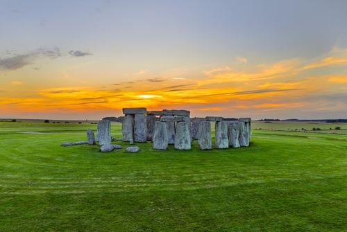 Waarom werd Stonehenge herbouwd? Nieuw onderzoek onthult de mogelijke redenen en geheimen achter dit iconische monument.