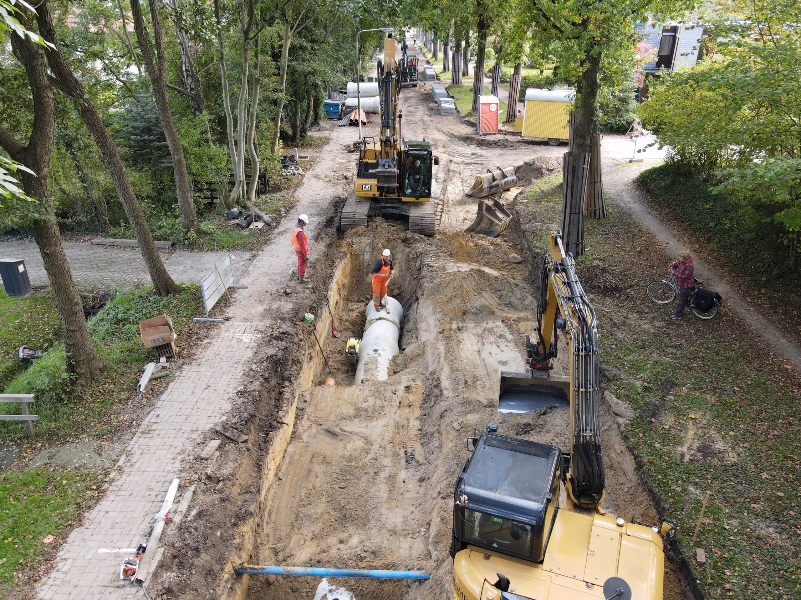 De Wilde wegenbouw legt riolering aan in straat