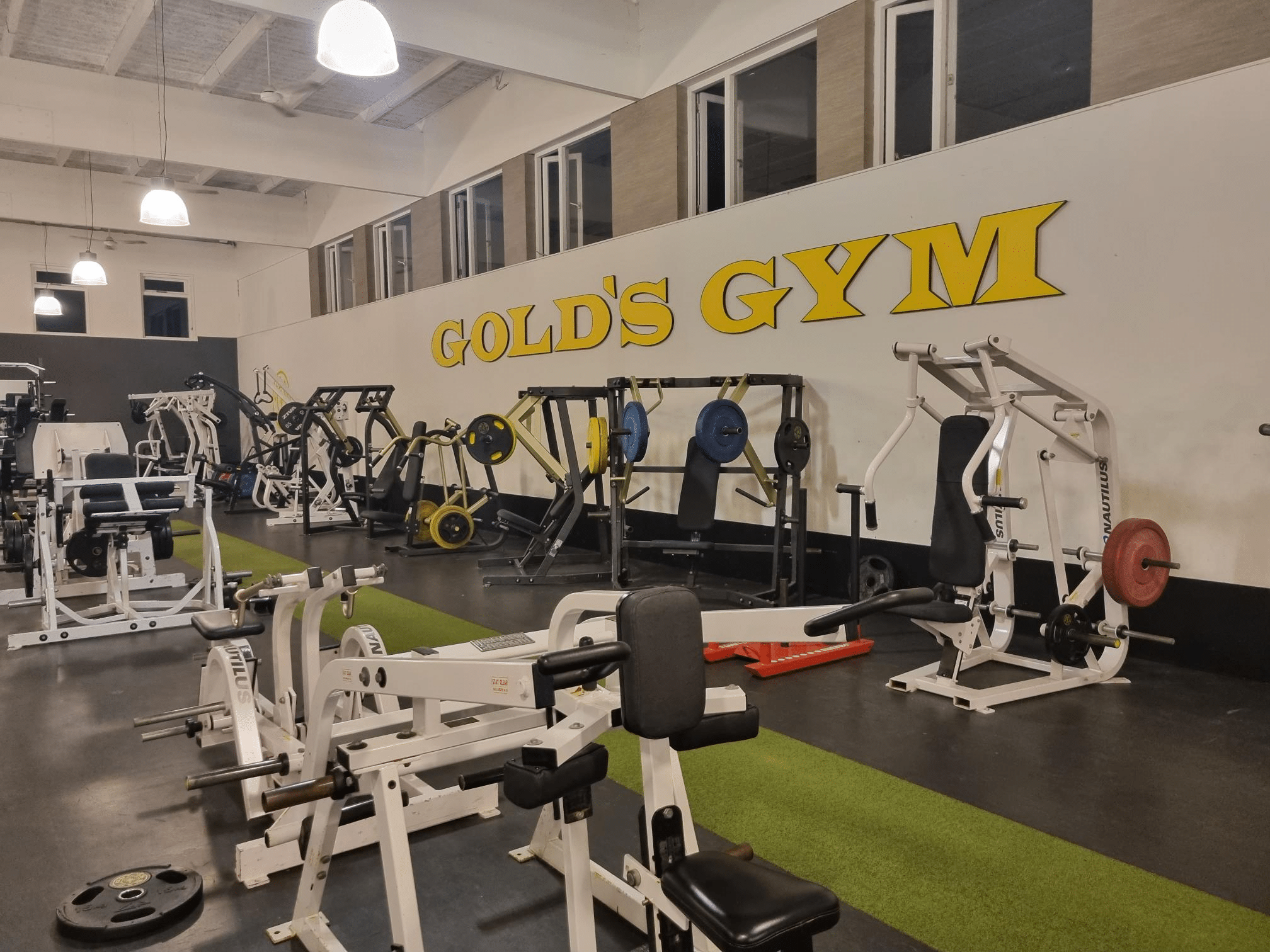 Health Club Gold's Gym