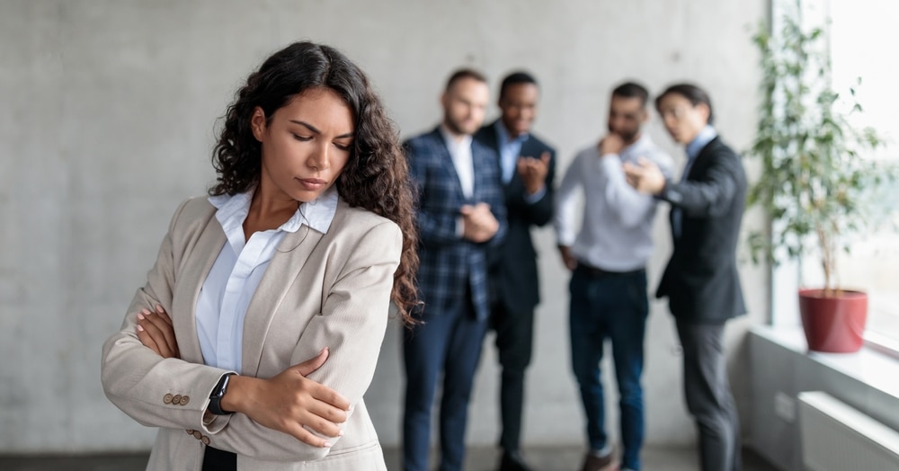 Respectloos gedrag op de werkvloer kost bedrijven miljarden per dag. Ontdek hoe onbeleefdheid productiviteit en motivatie ondermijnt.