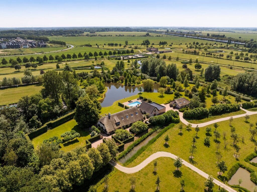 Loenens Lusthof in Vecht vanuit de lucht